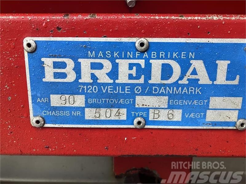 Bredal B 6 Bugseret gødningsspreder. Kunstmeststrooiers