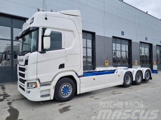 Scania R 560 B8x4*4NB Chassis met cabine
