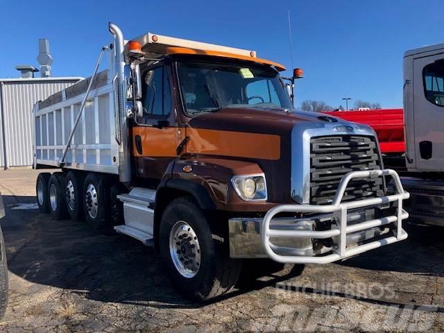 Freightliner 114SD Chassis met cabine
