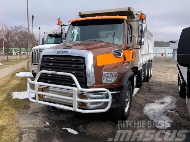 Freightliner 114SD Chassis met cabine