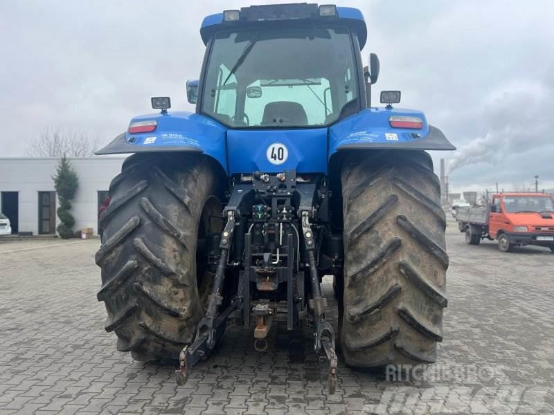 New Holland T 8020 Tractoren