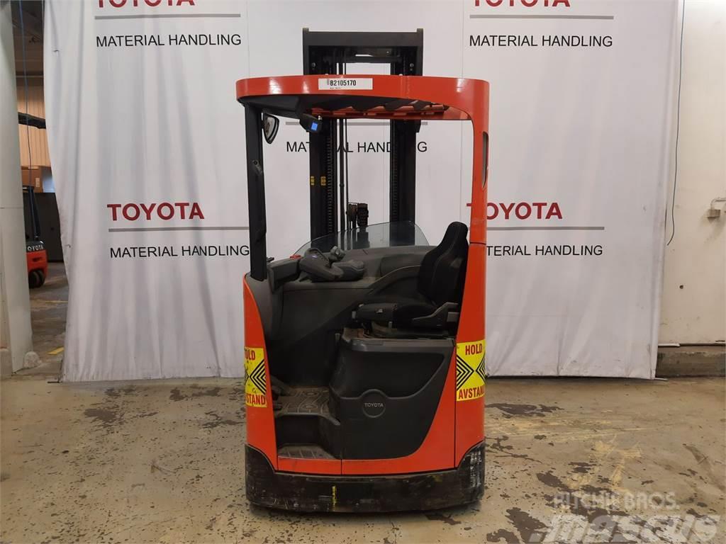 Toyota RRE140H Reachtruck voor hoog niveau