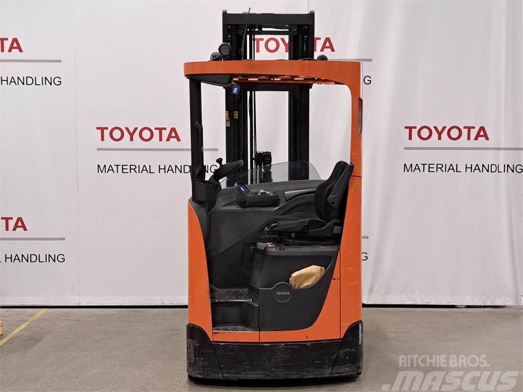 Toyota RRE180H Reachtruck voor hoog niveau