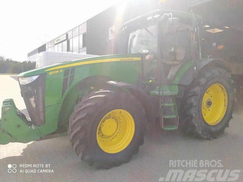 John Deere 8335 R Tractoren